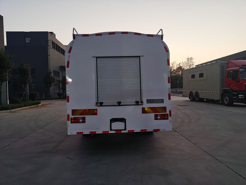 12方重汽豪沃国六消防洒水车