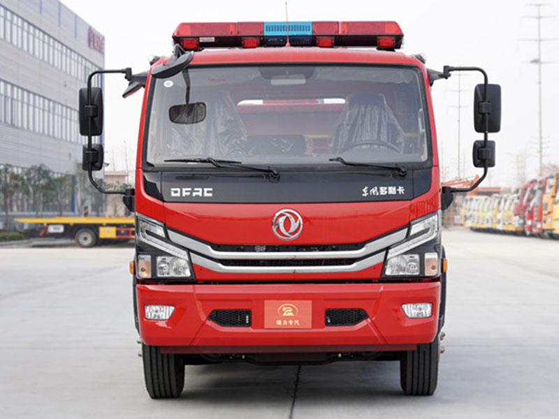 3.5方多利卡水罐消防车