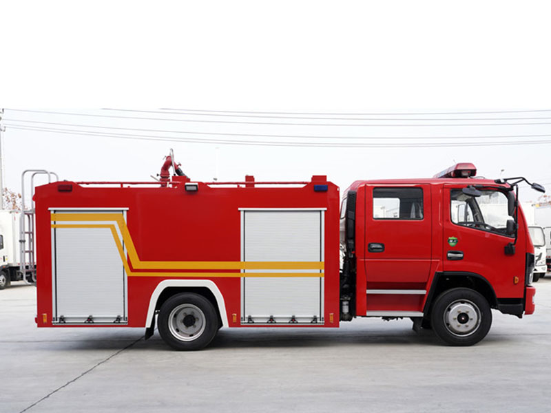 3.5方多利卡水罐消防车