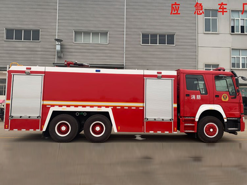 出口重汽豪沃12方泡沫消防车